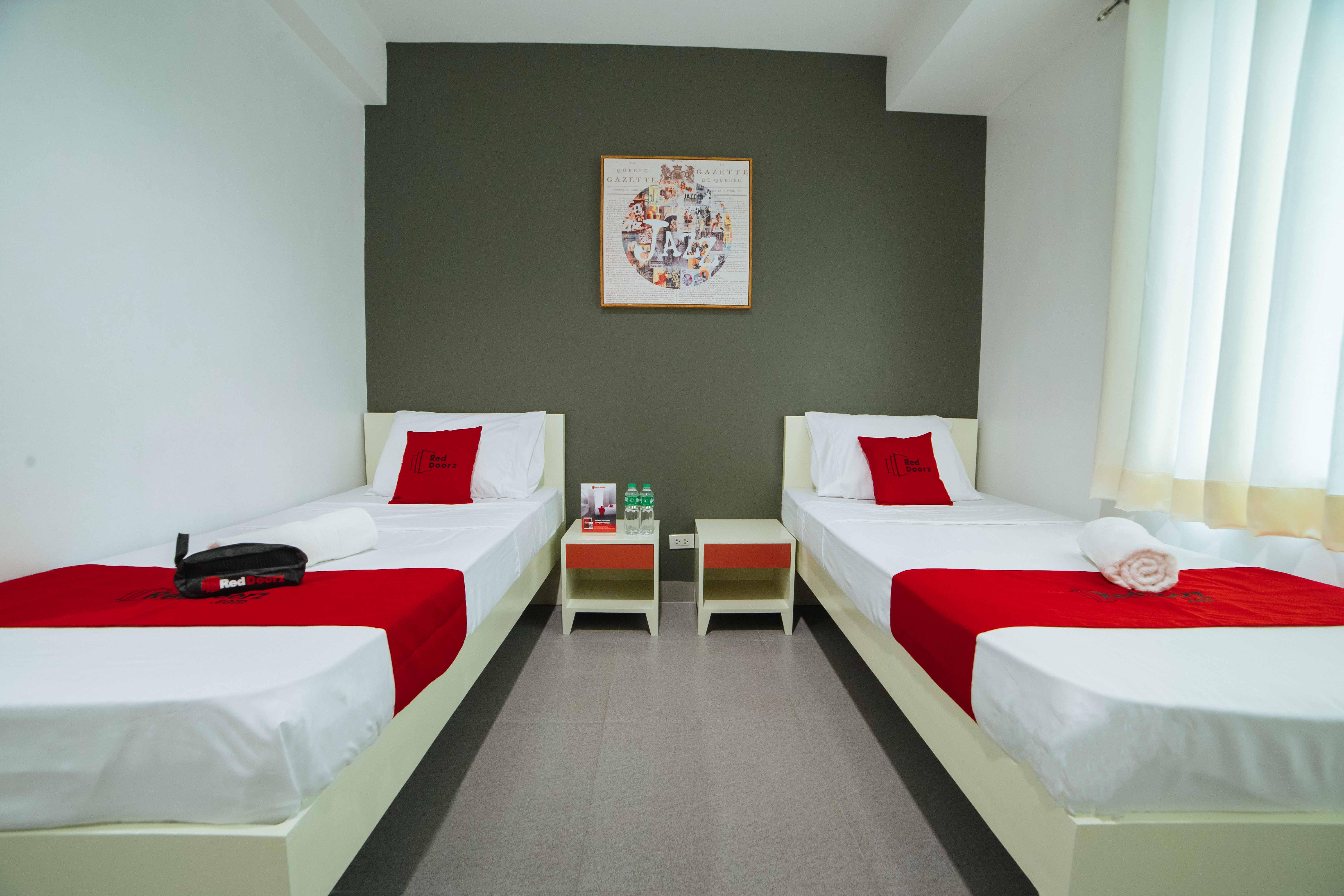 Reddoorz Plus @ Roxas Street Davao City Esterno foto