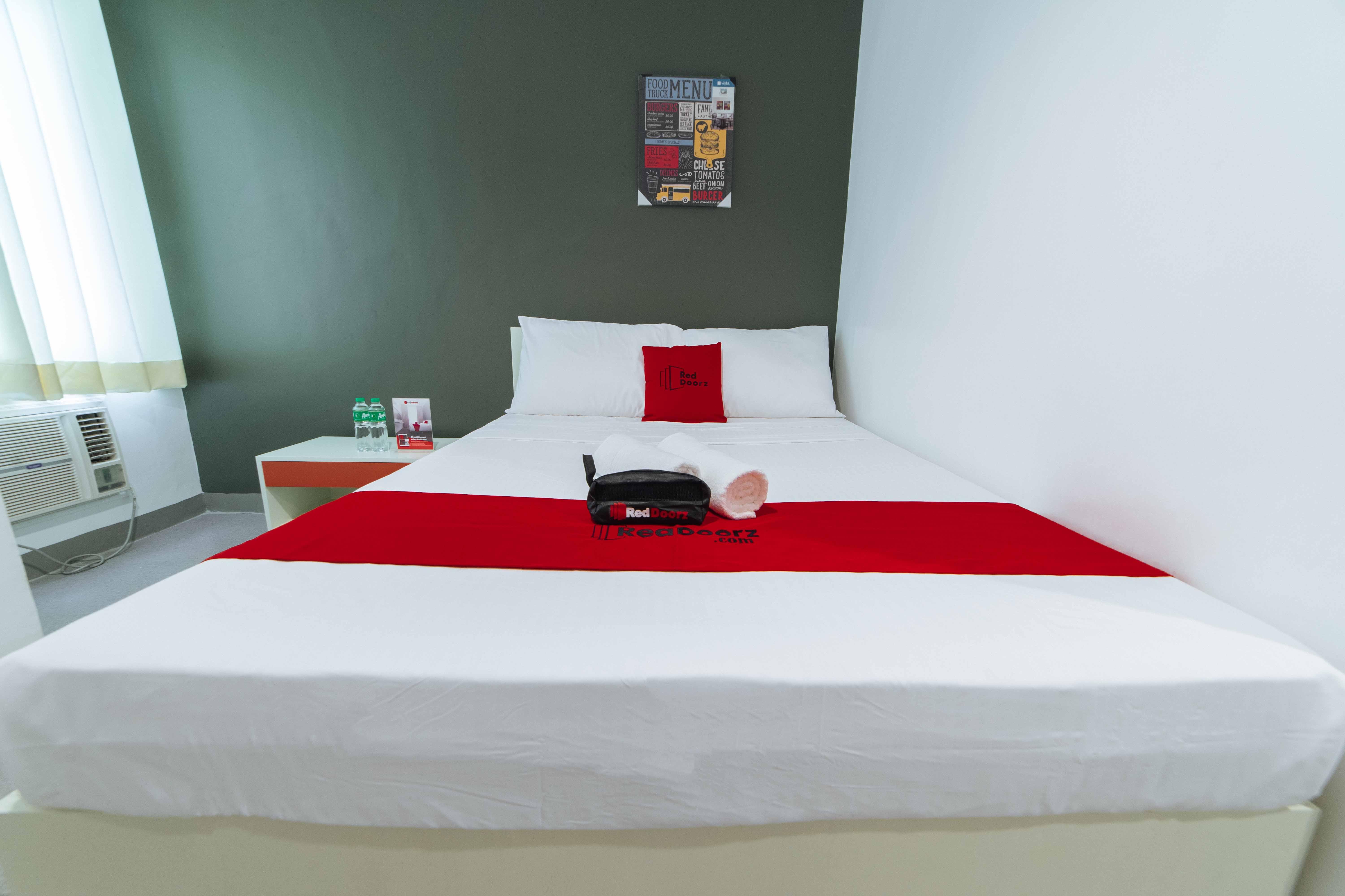 Reddoorz Plus @ Roxas Street Davao City Esterno foto