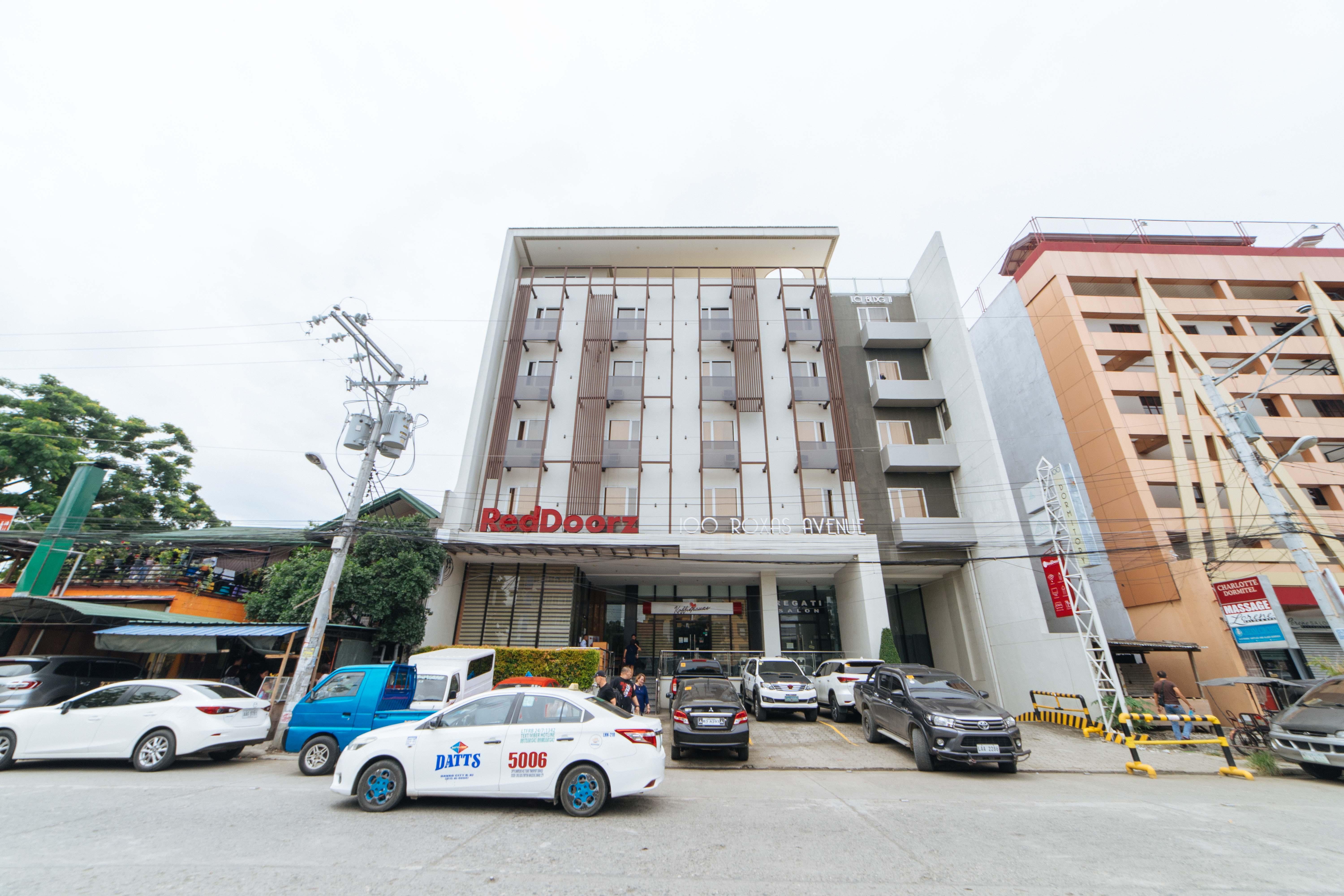 Reddoorz Plus @ Roxas Street Davao City Esterno foto