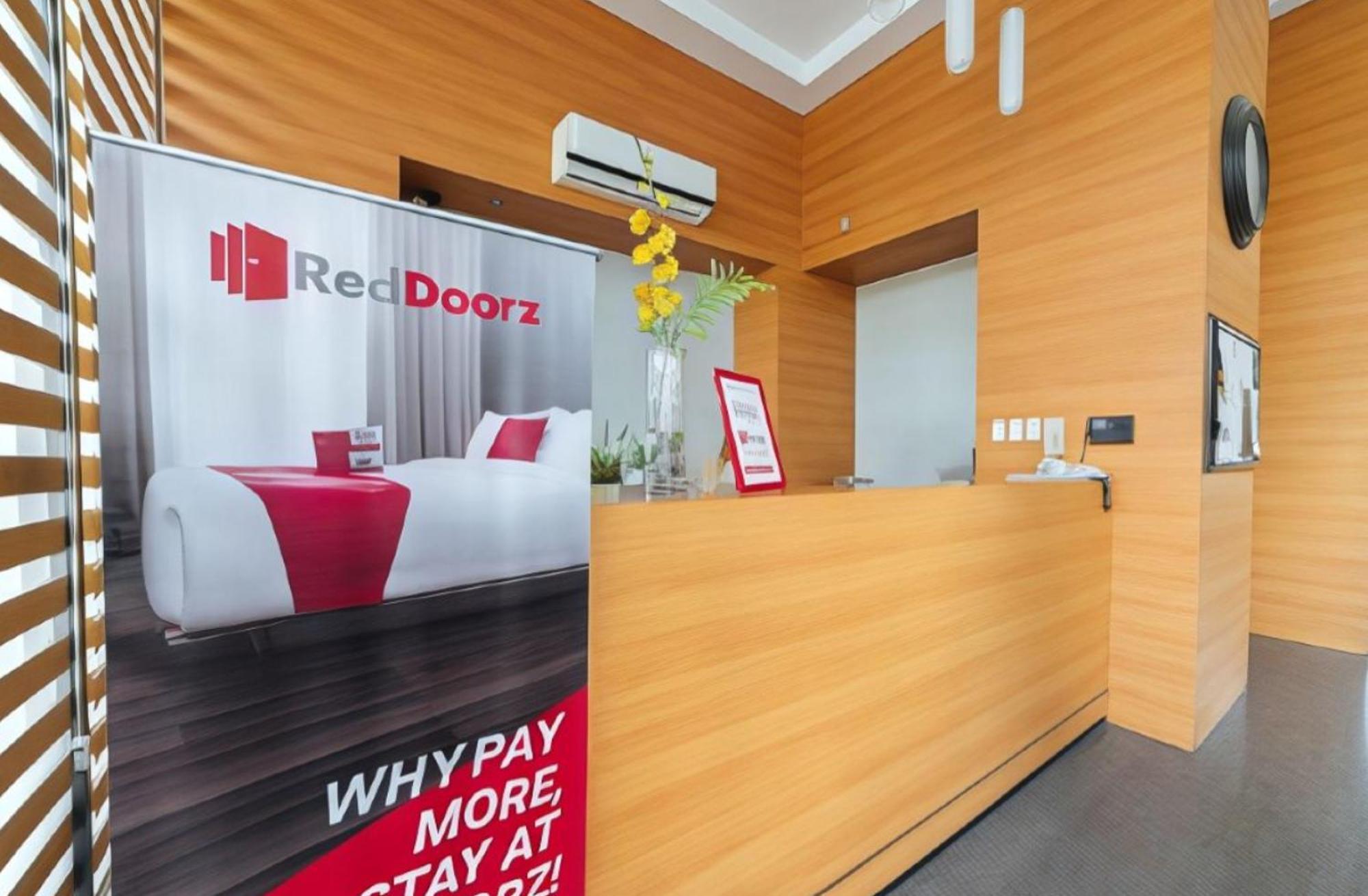 Reddoorz Plus @ Roxas Street Davao City Esterno foto