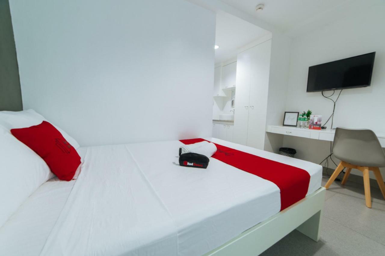 Reddoorz Plus @ Roxas Street Davao City Esterno foto