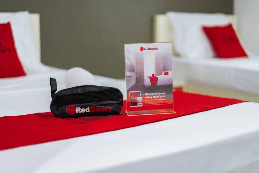 Reddoorz Plus @ Roxas Street Davao City Esterno foto