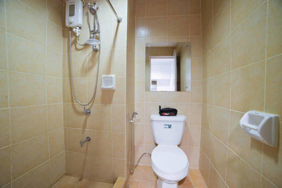 Reddoorz Plus @ Roxas Street Davao City Esterno foto